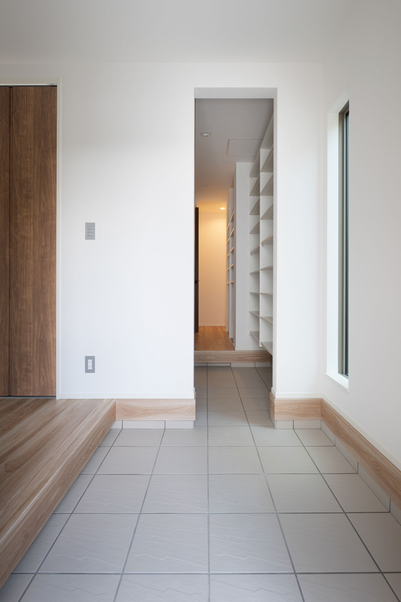 ウォークインシューズクローク