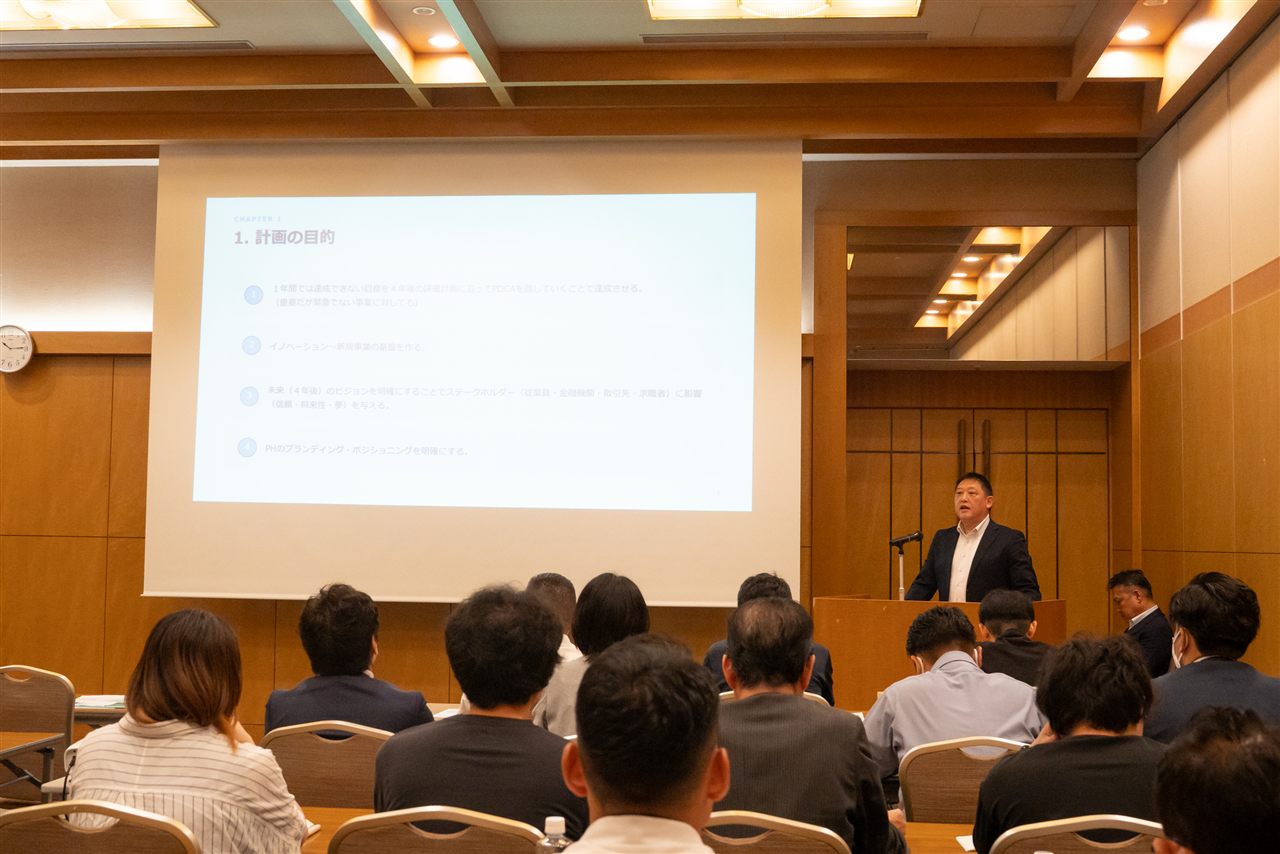 開会前の発表会会場