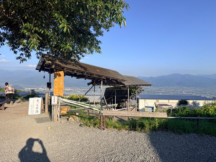 下山後、勝沼インター近くのほったらかし温泉へ。甲府を一望出来る露天風呂が有名な温泉です。最高のお湯でした。