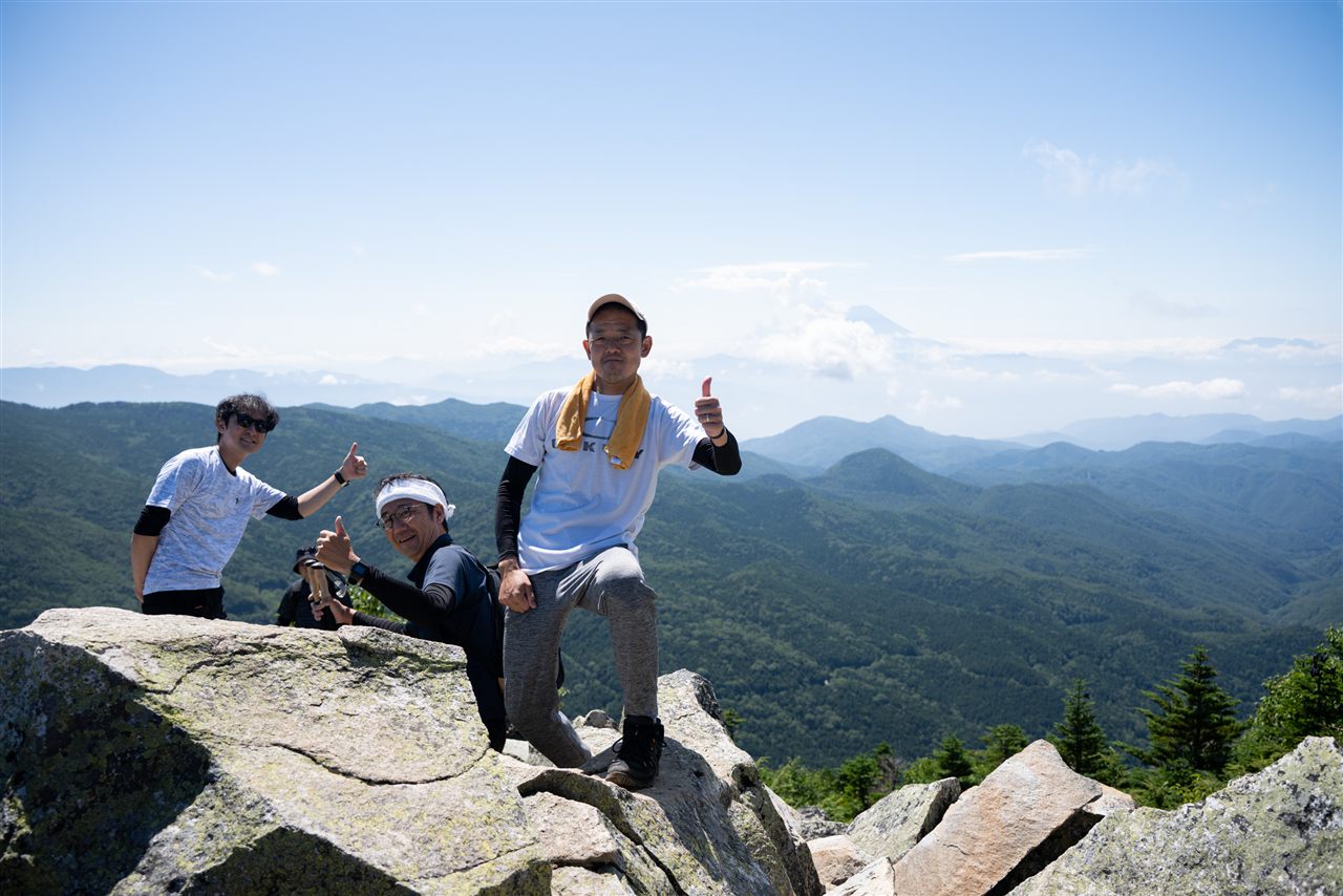 一気に視界が開きました！遠くには富士山。